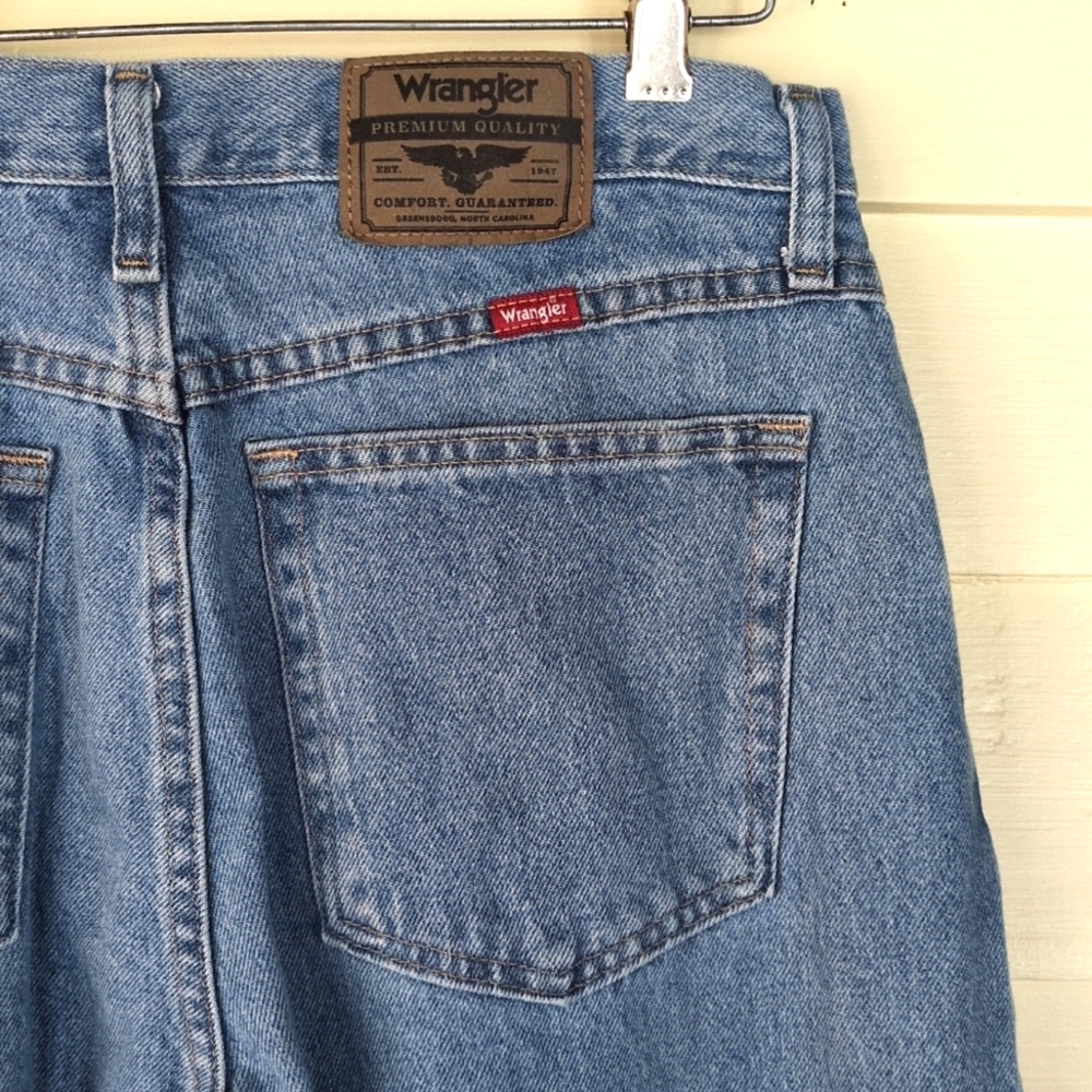 Men's Wrangler Blue Jeans 33" X 30"